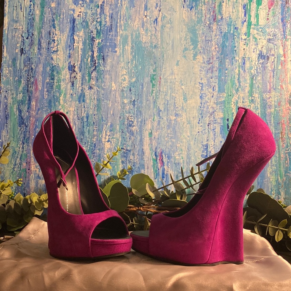 Giuseppi Zanotti Curve Jem Suede Pumps